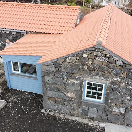Casa Da Ribeirinha * Ribeirinha (Pico Island)